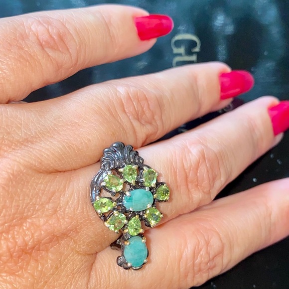 Classy Genuine Emerald Peridot Ring - Picture 8 of 12